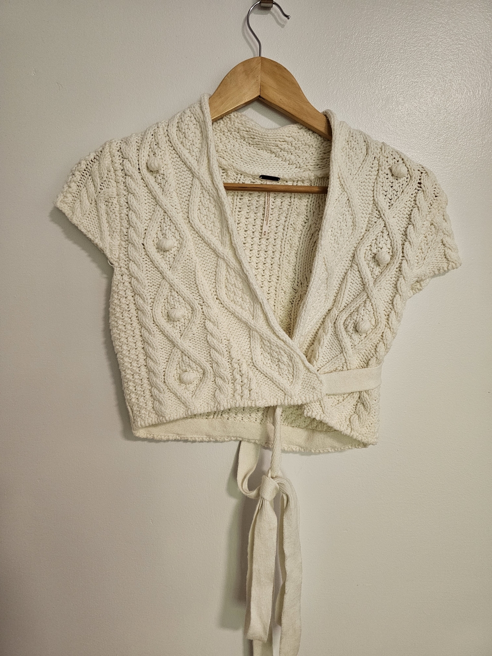 Free People Cable Knit Wrap Shrug Cream Size Medium Pompom Cotton Blend - Picture 2 of 8